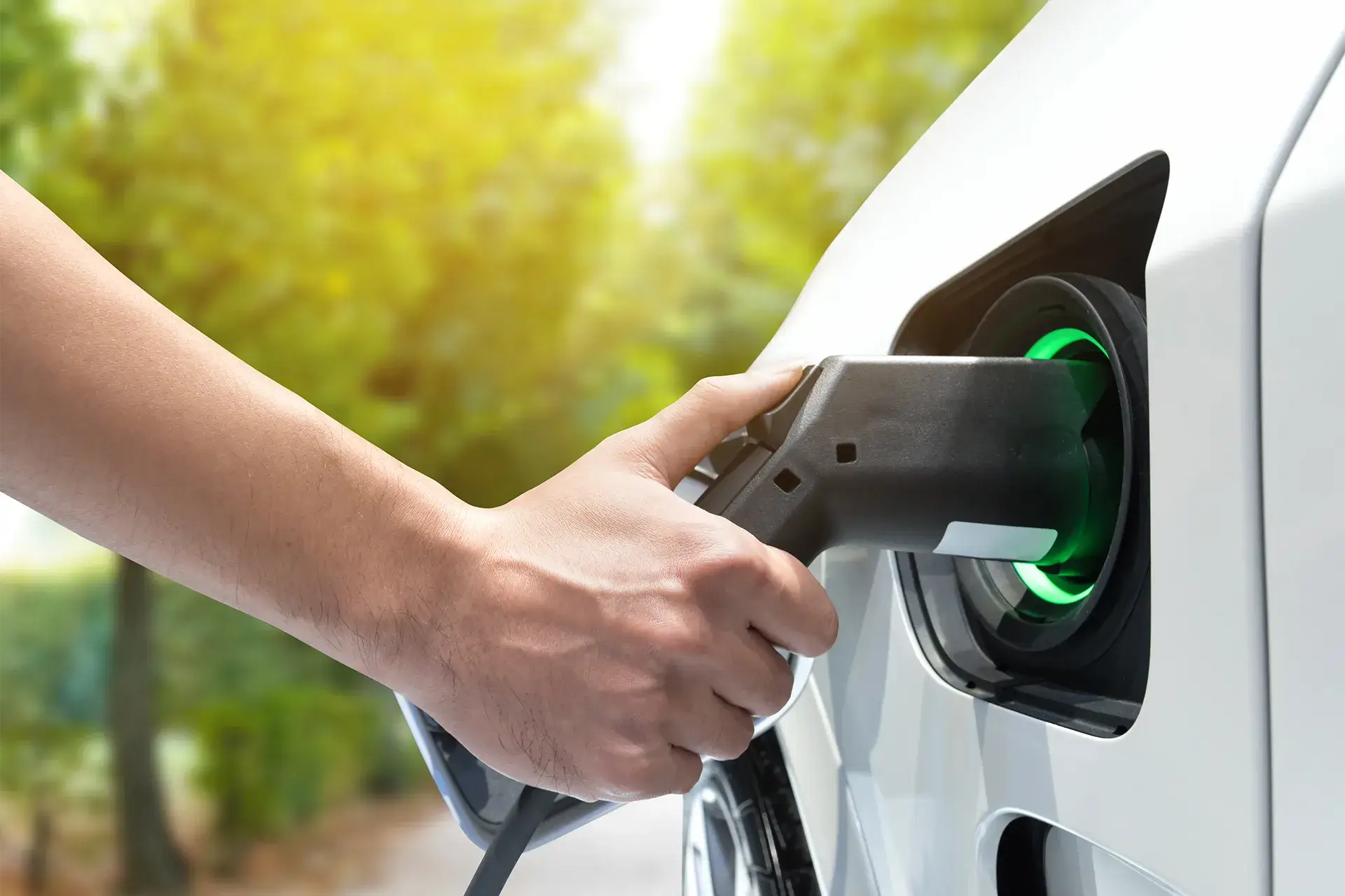 News Electric Vehicle Shutterstock 618674669 B, Clifford Gardens