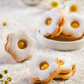 lemon daisy shaped biscuits